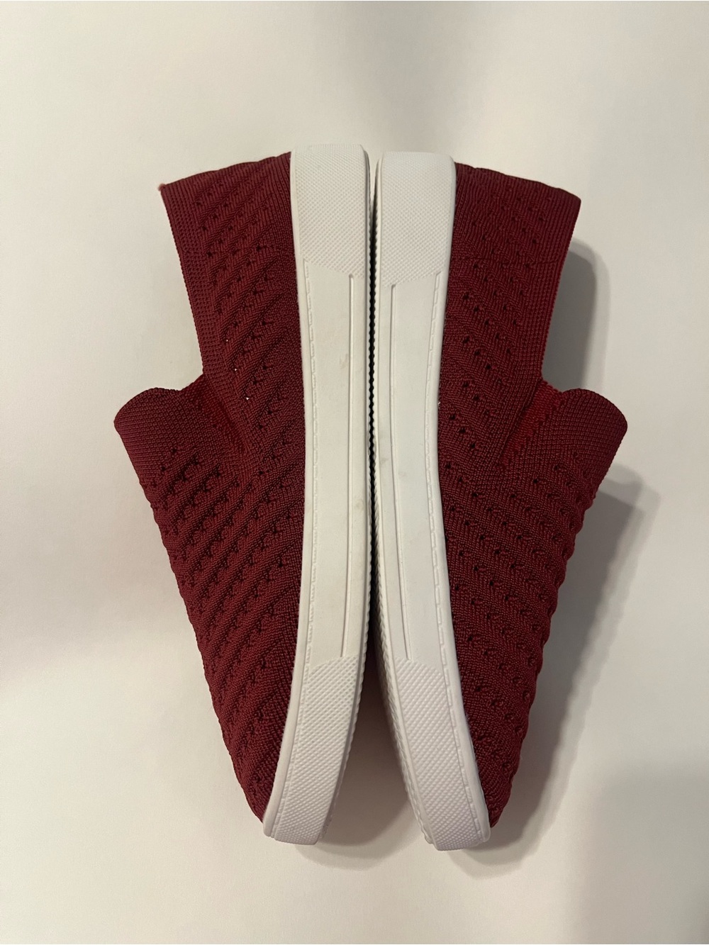 Sonoma Catahoula Women’s Slip-On Knit Sneakers in Burgundy like new size 8 med - Picture 2 of 8